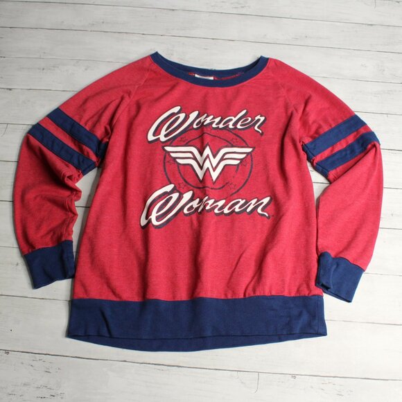DC Comic Wonder Woman Vintage Graphic Sweatshirt Size L Red Long Sleeve - Picture 2 of 4